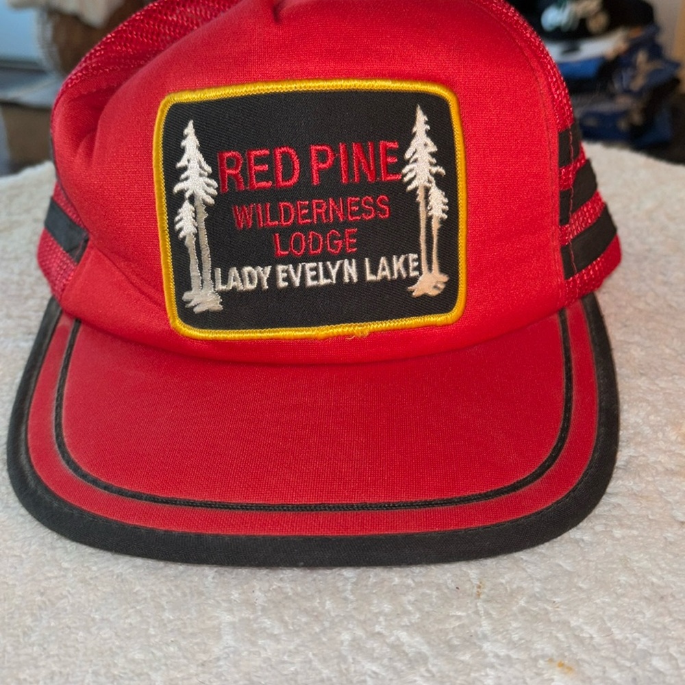 Vintage 80’s Three Strips Red Pines Wilderness Lodge Hat.